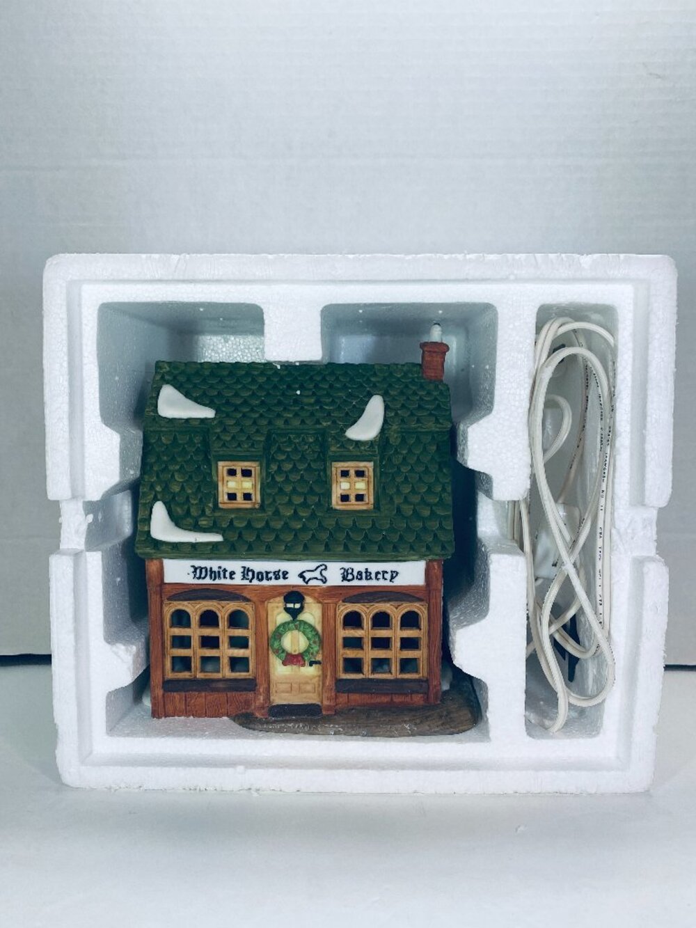 VNTG Dept 56 Dickens' Village White Horse Bakery #59269 W/Cord & Box Retired EUC